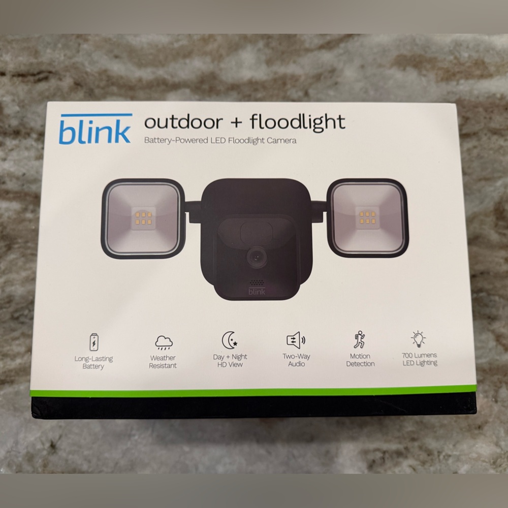 NEW- Blink Floodlight camera - Wireless smart security Outdoor camera (3rd Gen)